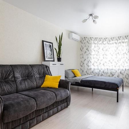 0131 Apartment Near Zhulyany Airport New Complex Kiev Buitenkant foto