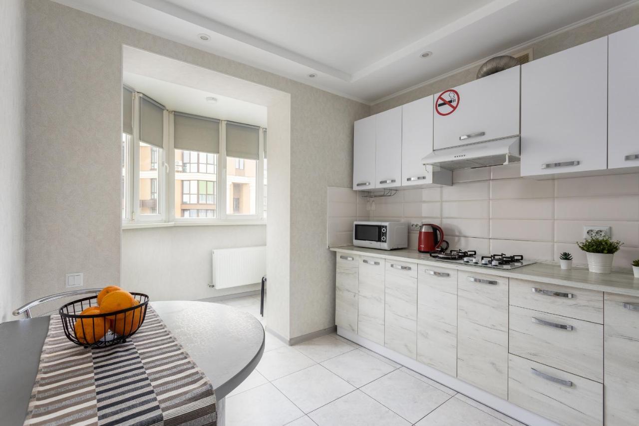 0131 Apartment Near Zhulyany Airport New Complex Kiev Buitenkant foto